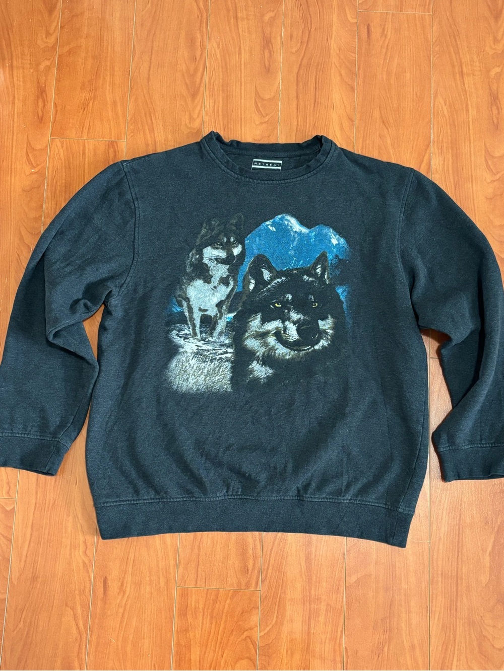 Vintage Style Wolf Wilderness Crewneck Pullover Sweater - Size Medium